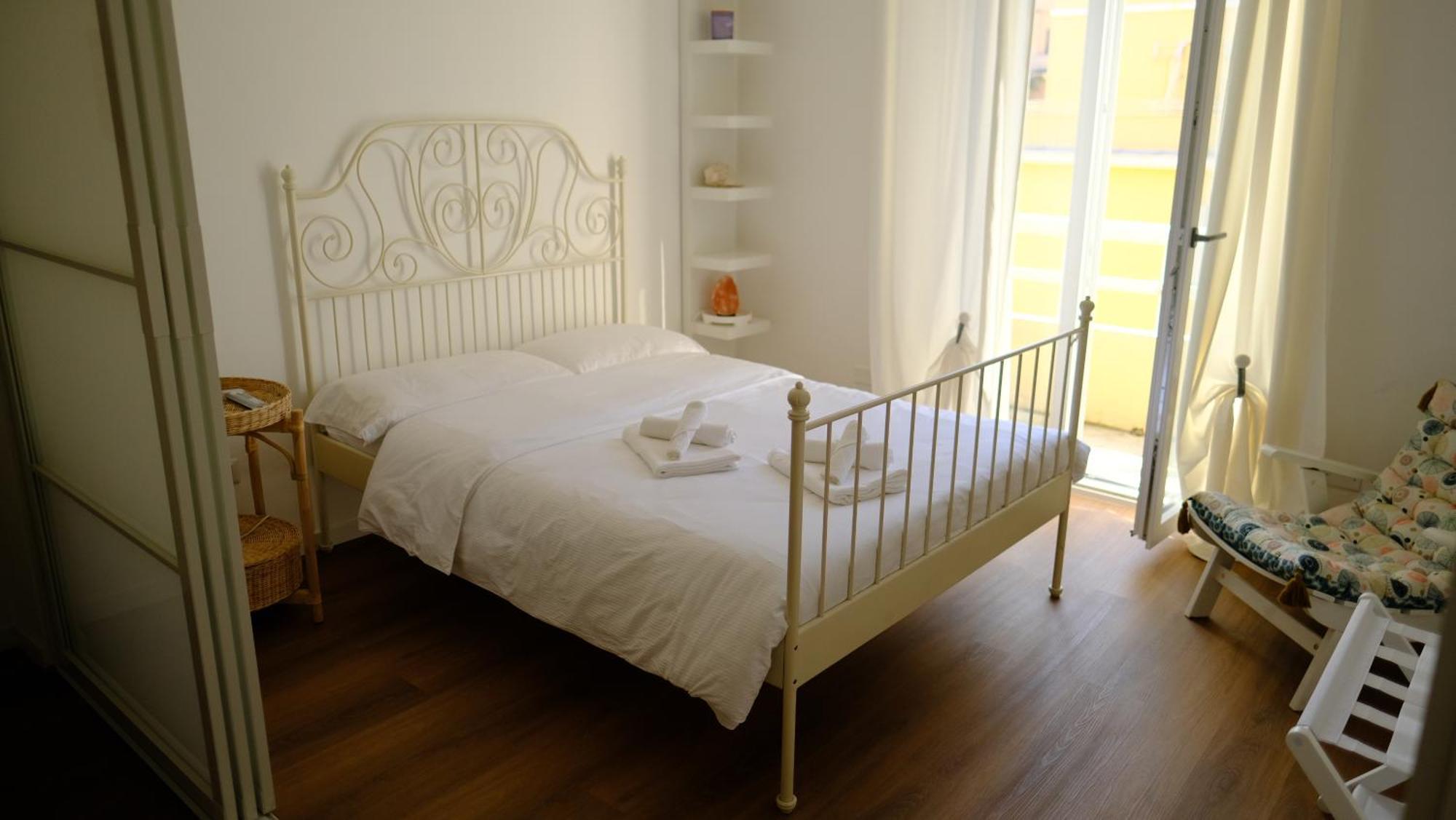 Apartment La Nuova Casa Di Zia - Near Metro A Ponte Lungo Rom